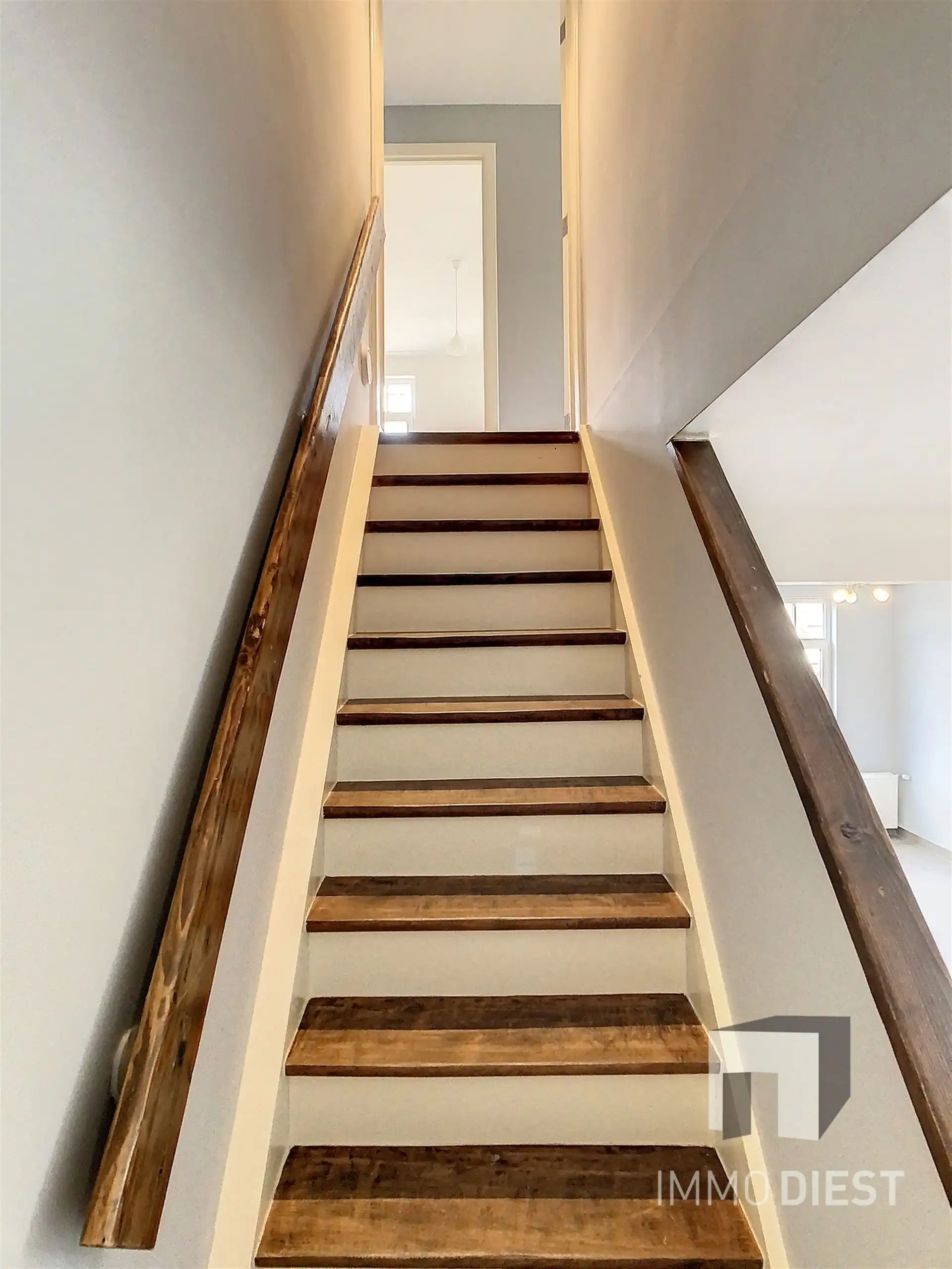 Woning met bouwland en achterliggend magazijn op 9a 04ca. foto 14