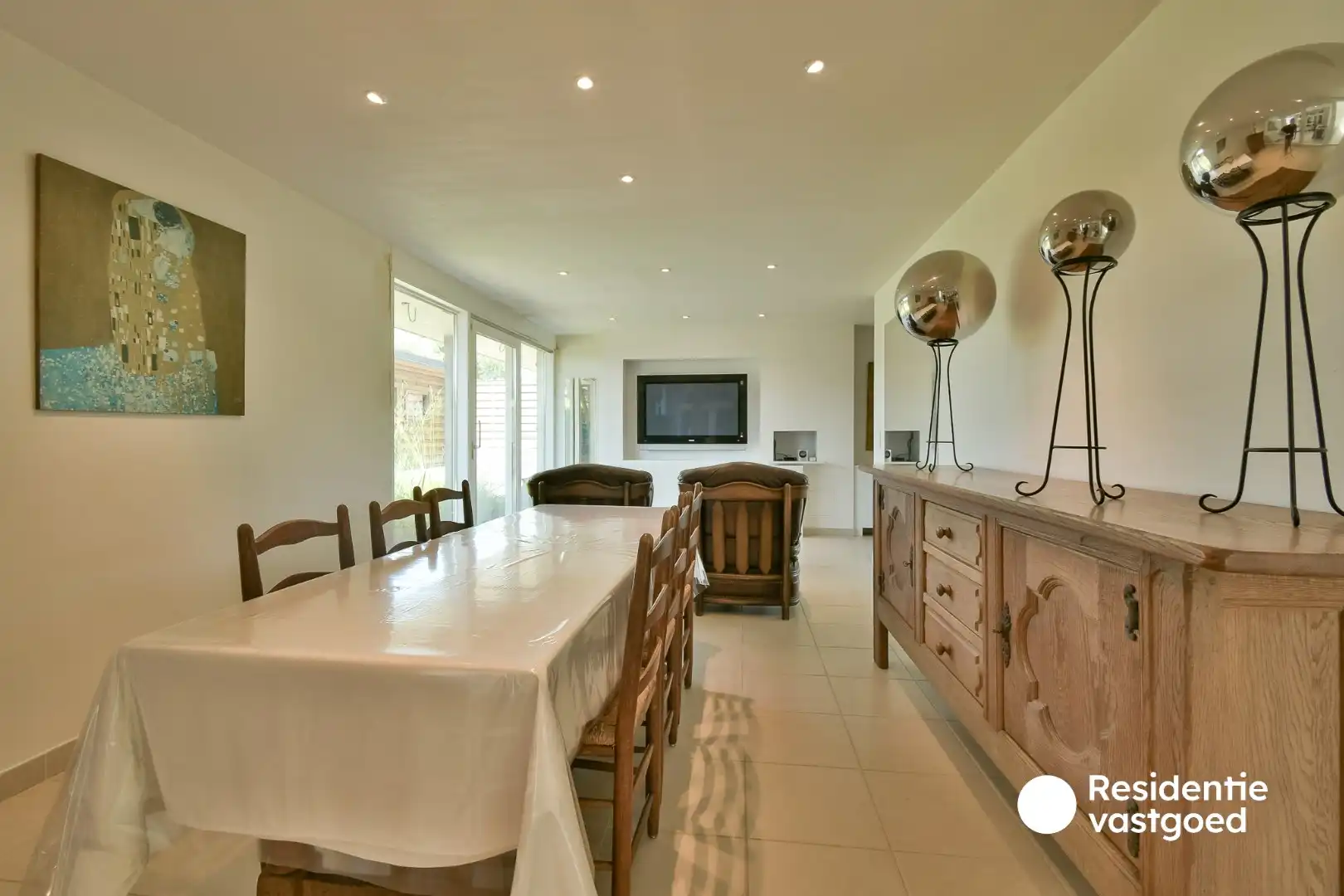 Verrassend ruime woning met unieke indeling en veel potentieel in Torhout! foto 10