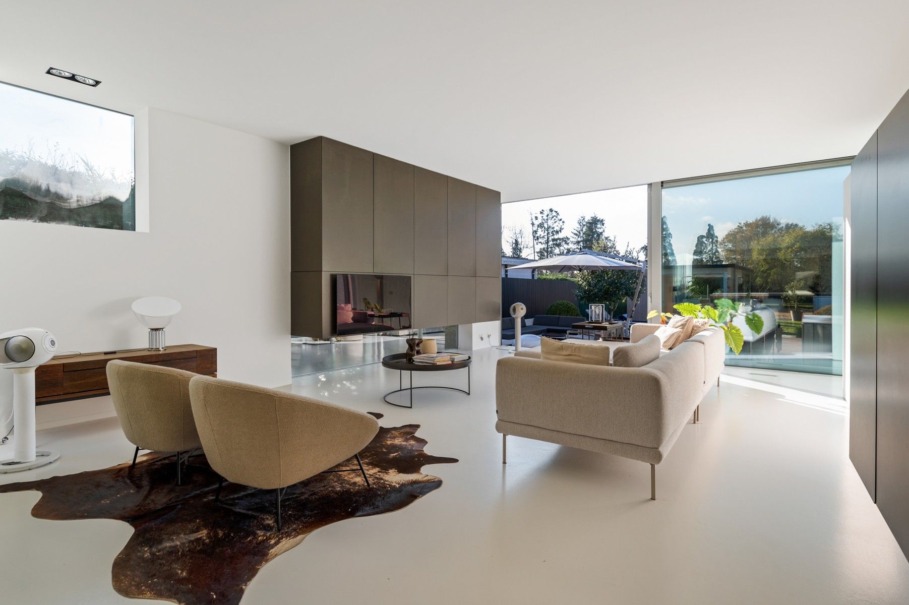 Zeer moderne woning met hoogwaardig afgewerkte binnen- en buitenruimte. foto 11