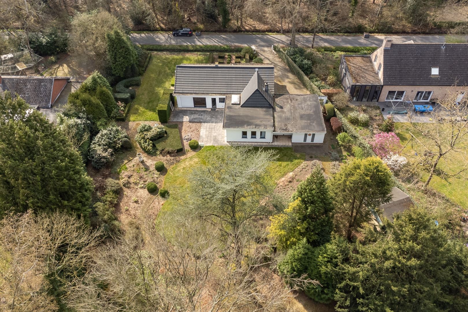 Te renoveren laagbouwvilla met Engelse tuin foto 33