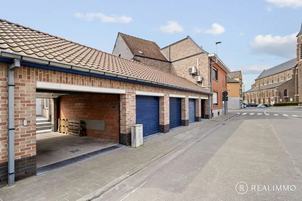 Veelzijdig handelspand met woonst op topligging in hartje Moen foto 27