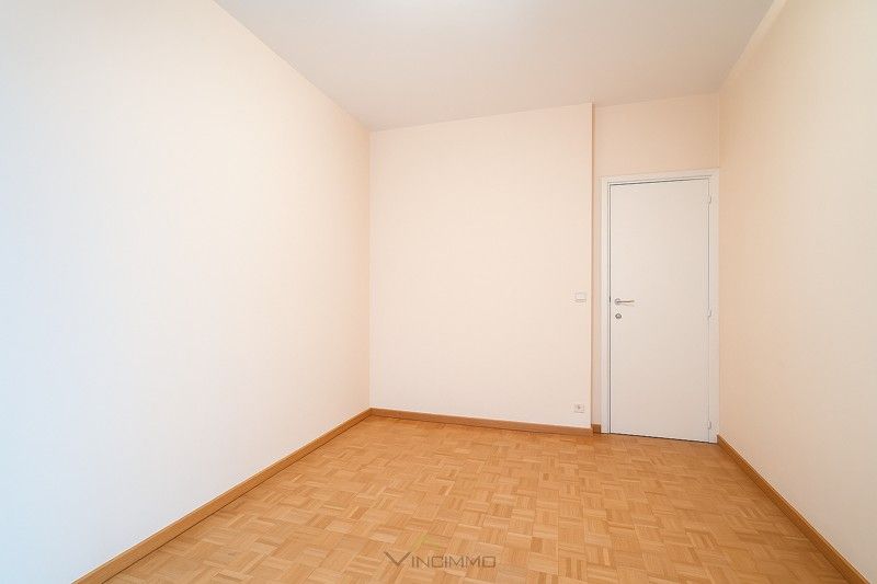Ruim, lichtrijk 3-slaapkamer appartement met zijdelings zeezicht en zicht op het Casino van Knokke-Heist! foto 4