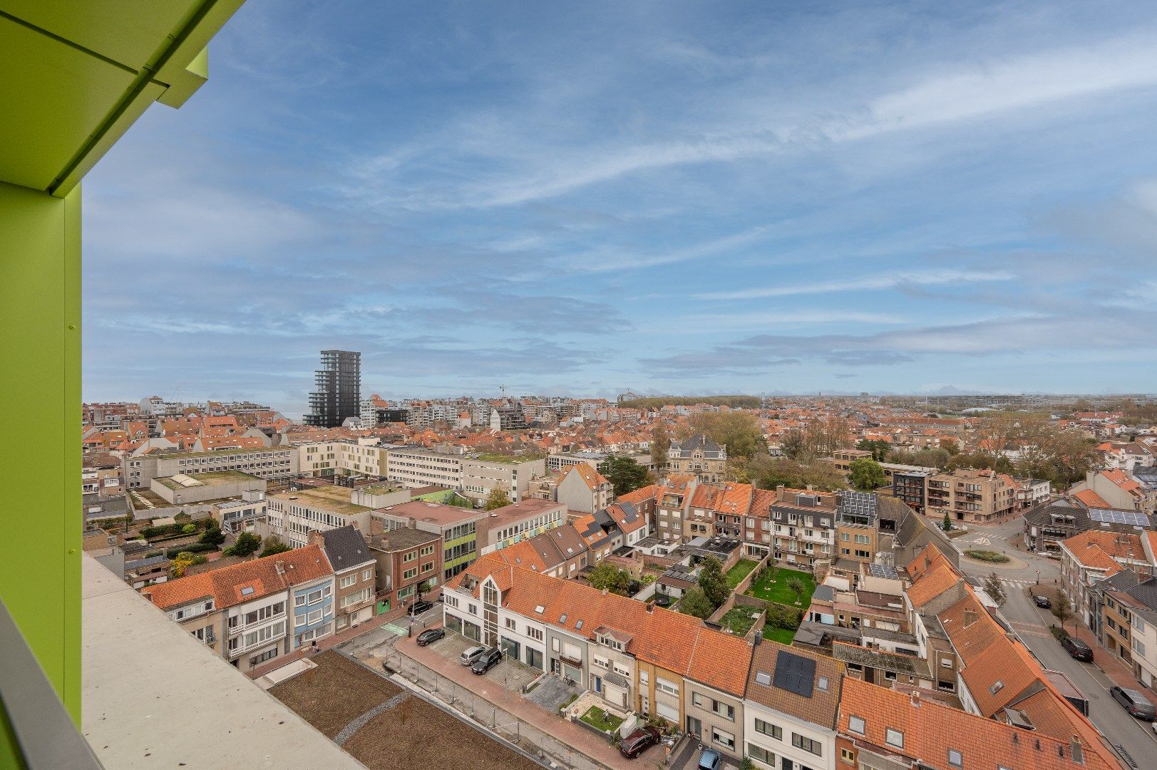 HOOST is een iconische toren met een expressief gevelontwerp op enkele honderden meters van de zee foto 4