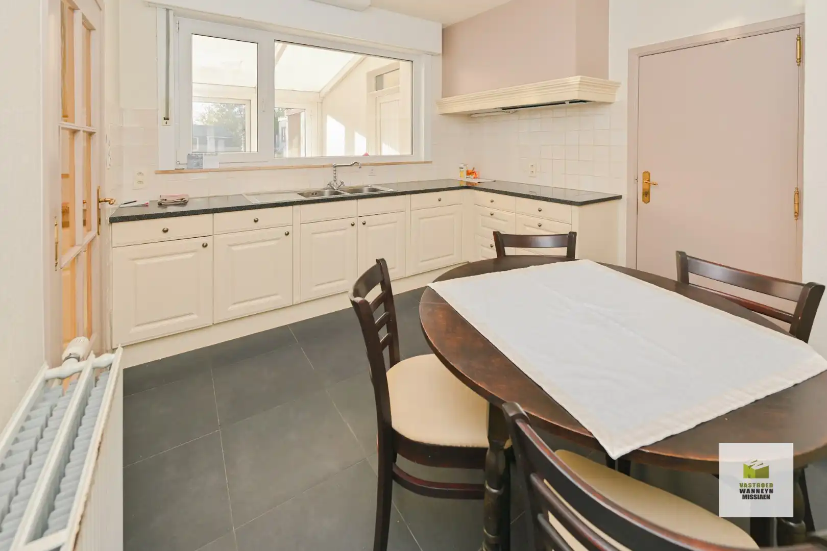 Rustig gelegen woning met 5 slaapkamers op 673m2 foto 10