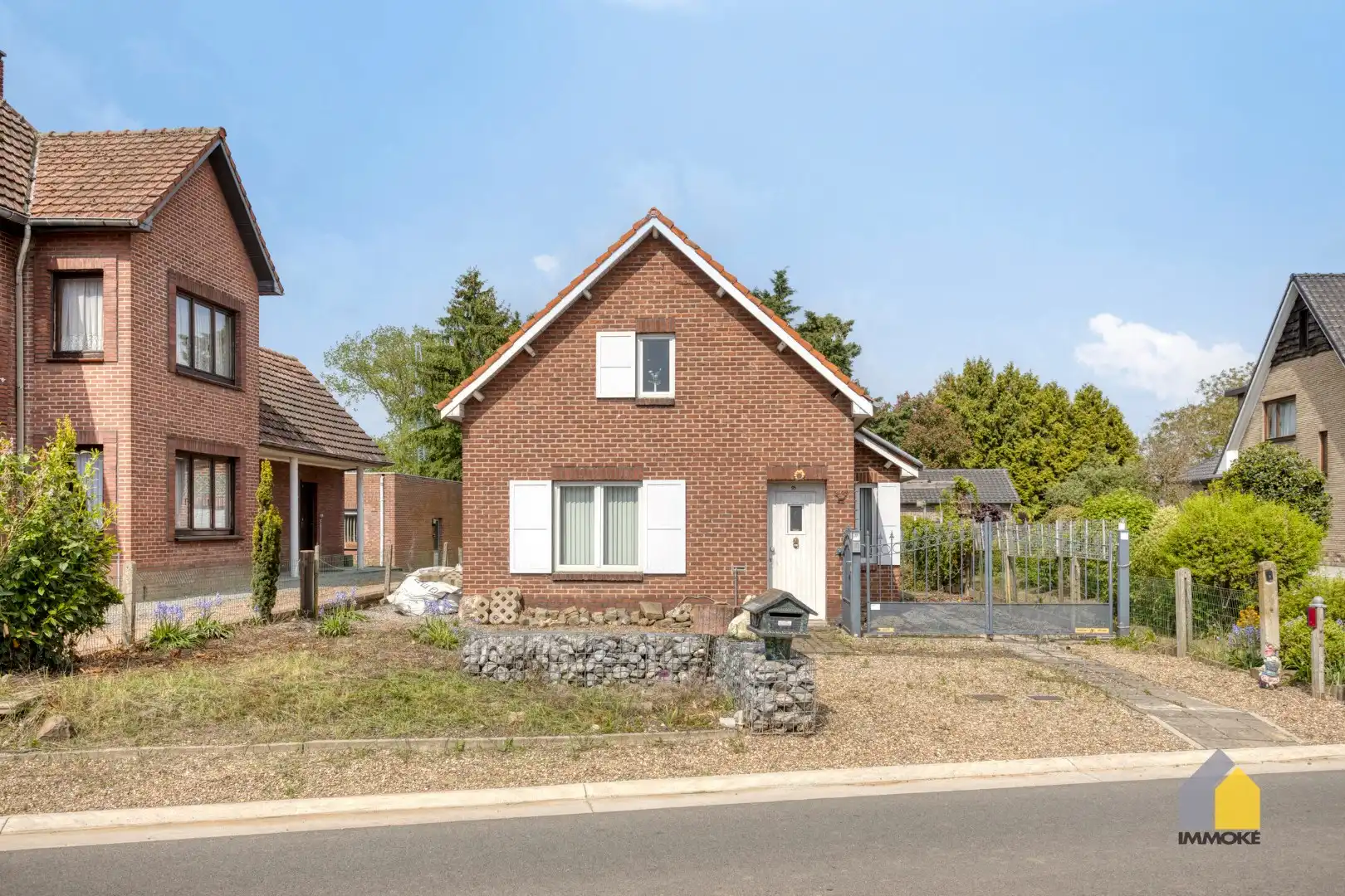 Volledig te renoveren woning op een perceel van 11 a 74 ca. foto 2