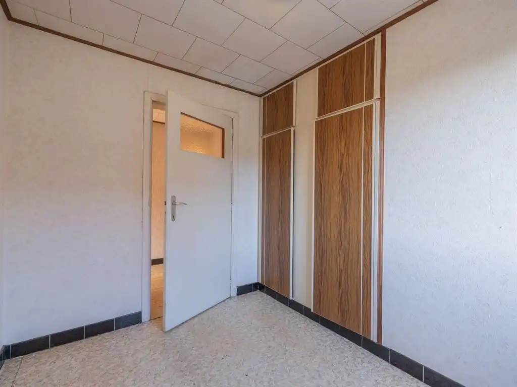 Te renoveren vrijstaande woning met 4 slaapkamers foto 33