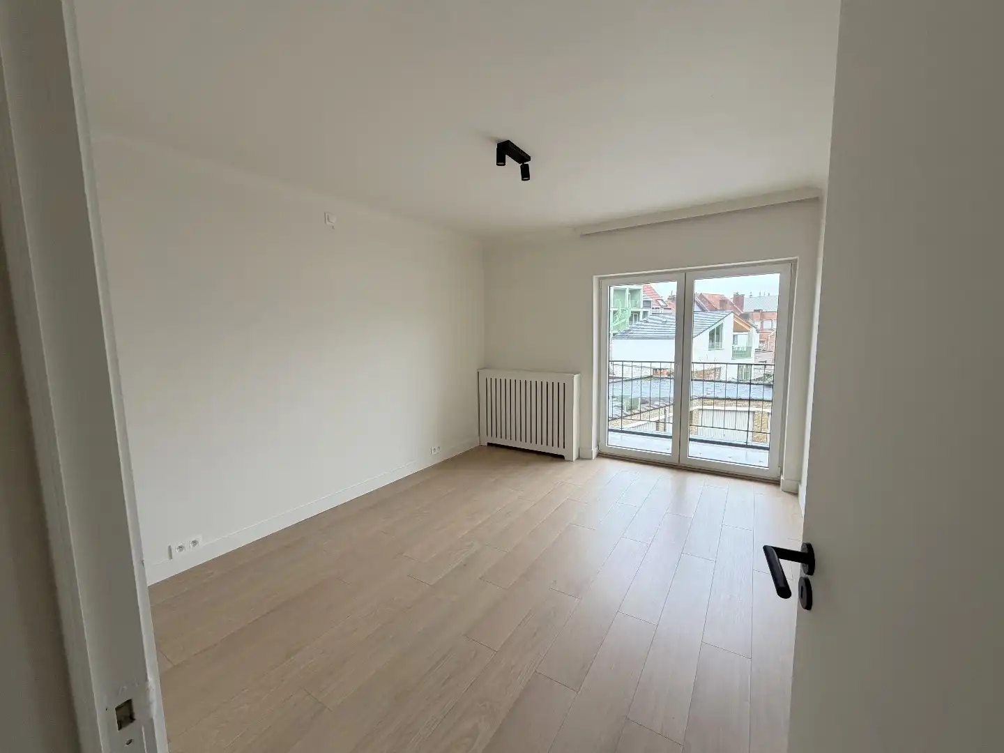 Gerenoveerd appartement met 2 slaapkamers, zonnig terras, kelderberging in Kortrijk foto 9