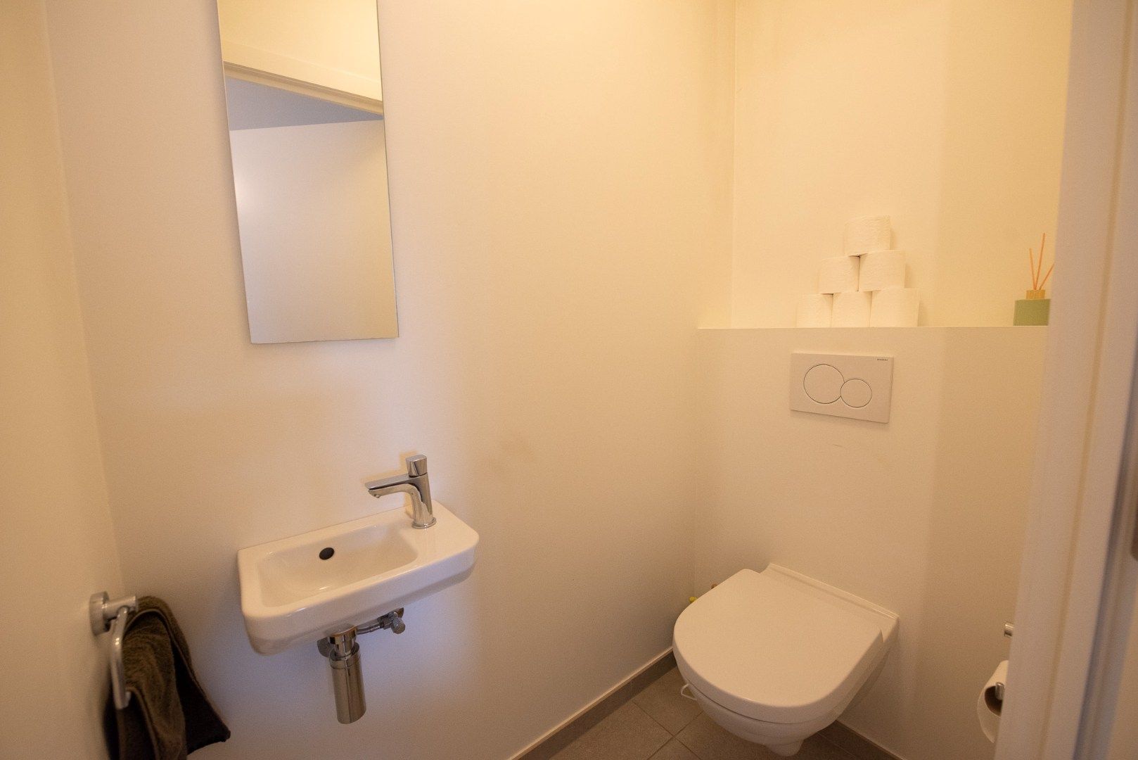 Topper! Ruim 3 gevel-appartement van 118 m² met ruim terras van 21,5 m² en parkeerplaats te Sint-Eloois-Vijve foto 12