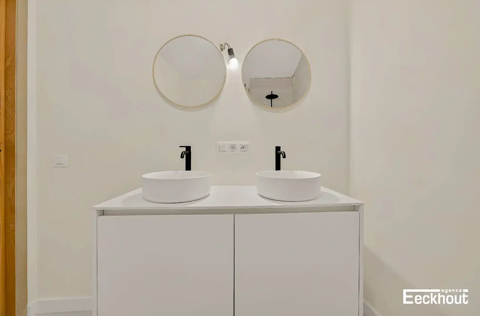 Prachtig gerenoveerd appartement met 2 slaapkamers en terrassen! foto 7