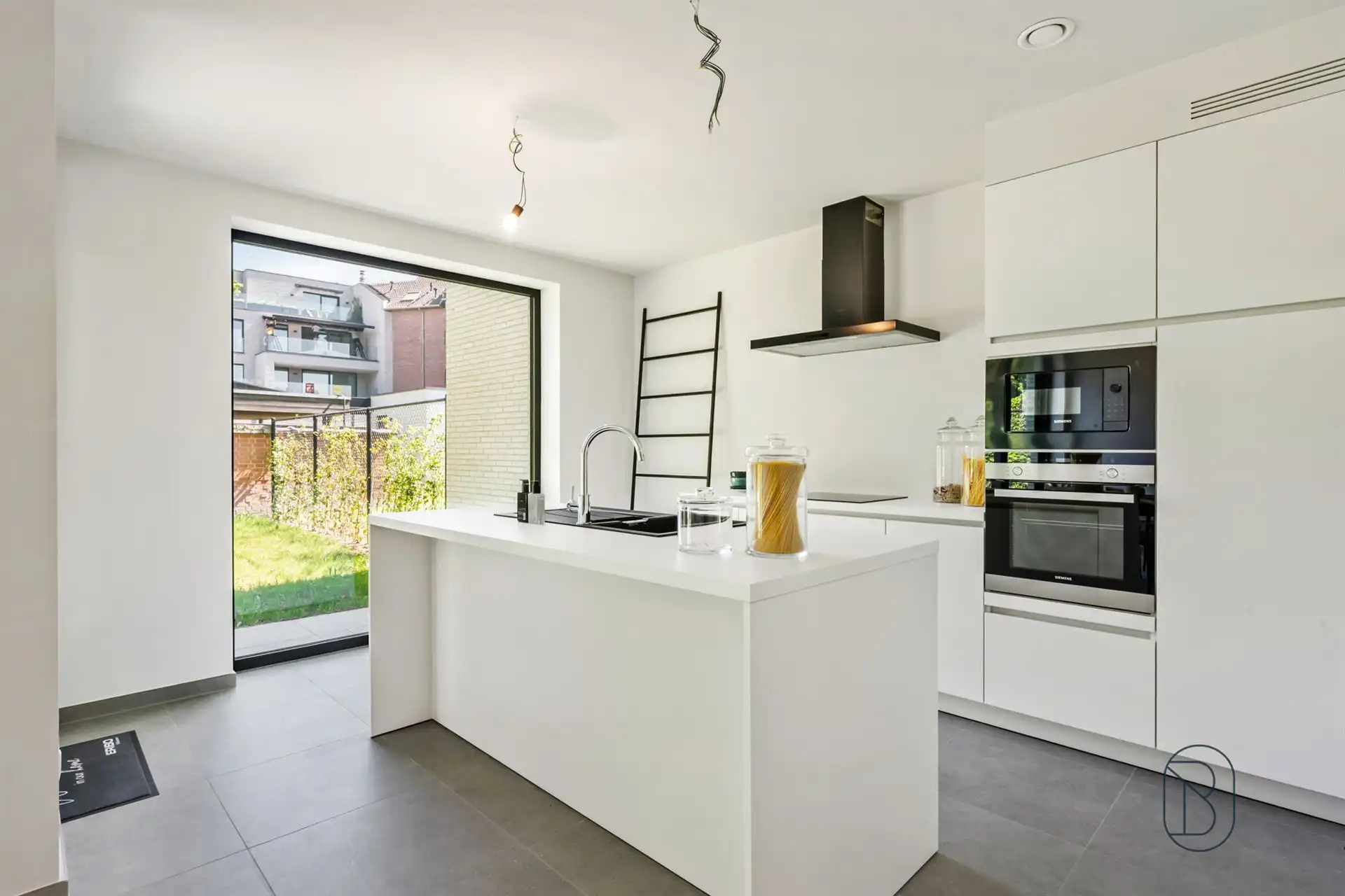 Kwalitatief afgewerkte nieuwbouw met 3 slk, E-peil 0. foto 4