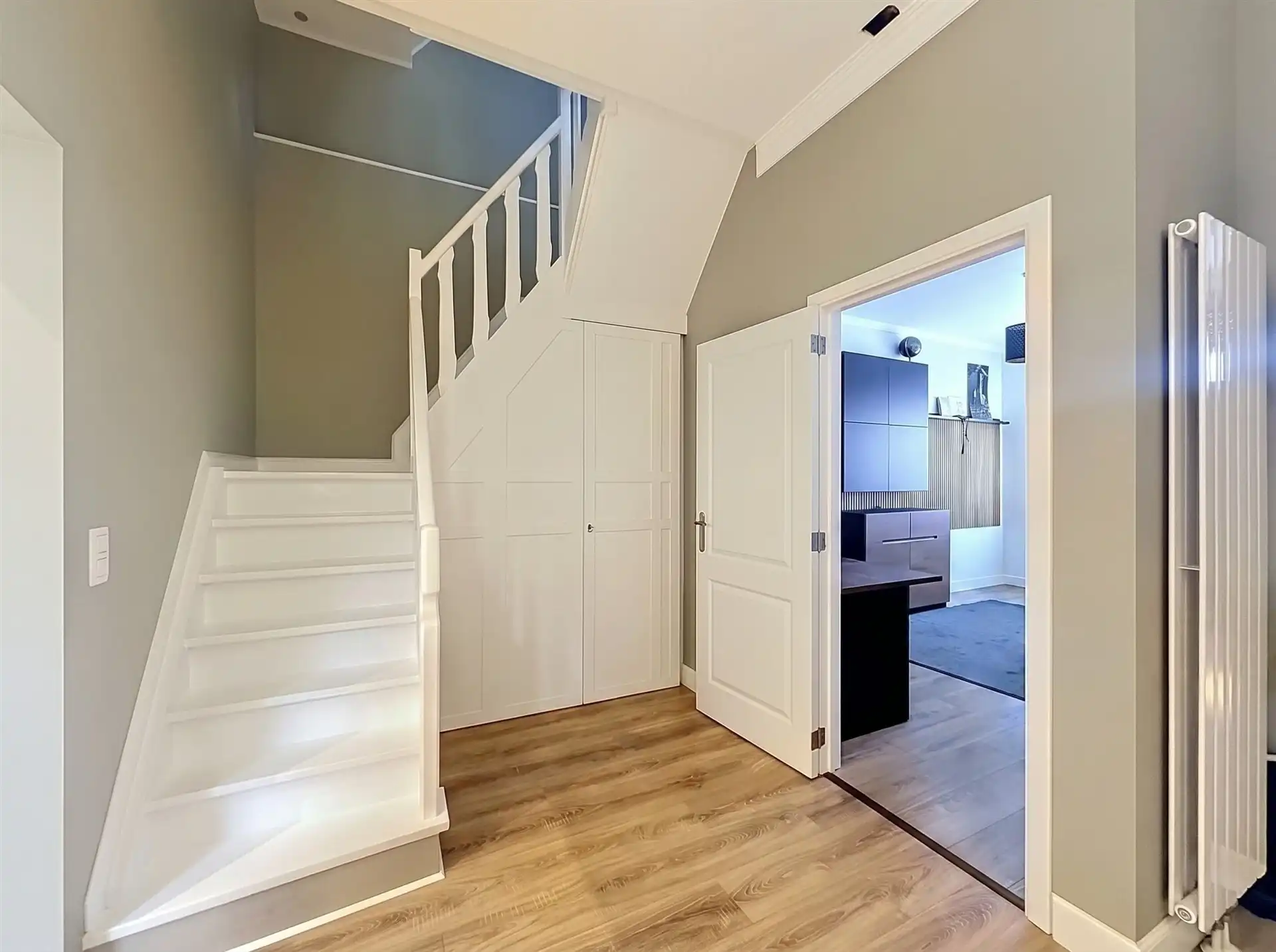 Prachtige instapklare woning met 6 slaapkamers en 2 badkamers! foto 11