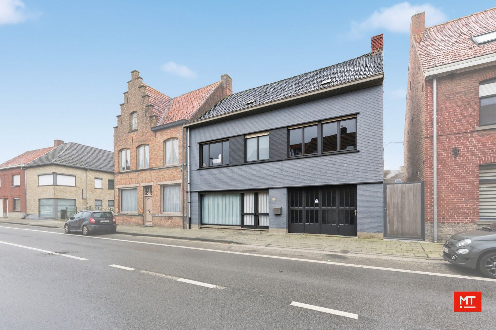 Hoofdfoto van de publicatie: Bijzonder ruime woning met atelier in het centrum Zonnebeke