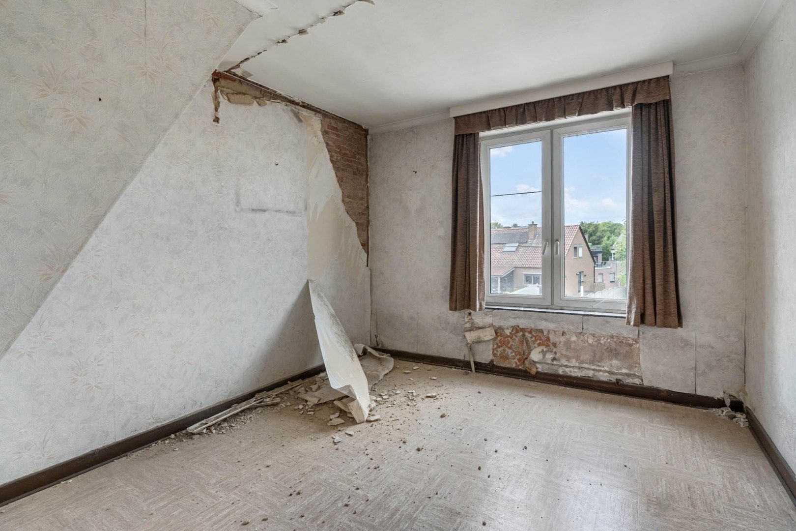 Multifunctioneel gebouw op een zichtlocatie langs een doorgangsweg net buiten het centrum van Bree!  foto 16