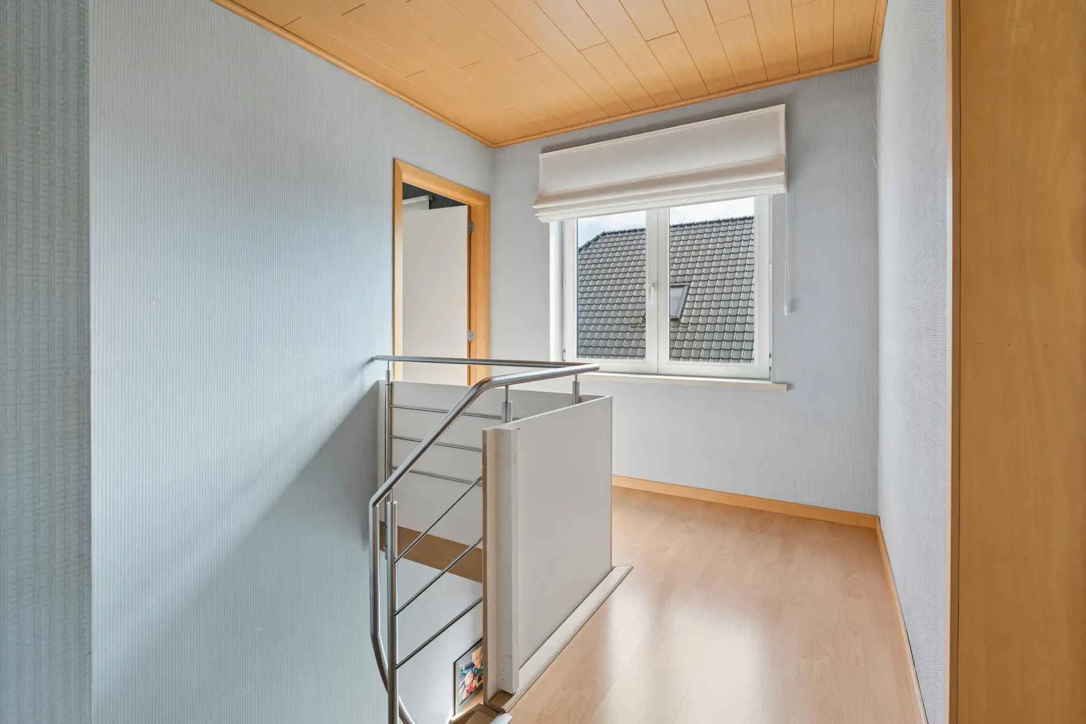 Ruime, deels gerenoveerde 3-gevelwoning met 3 slks en tuin foto 23