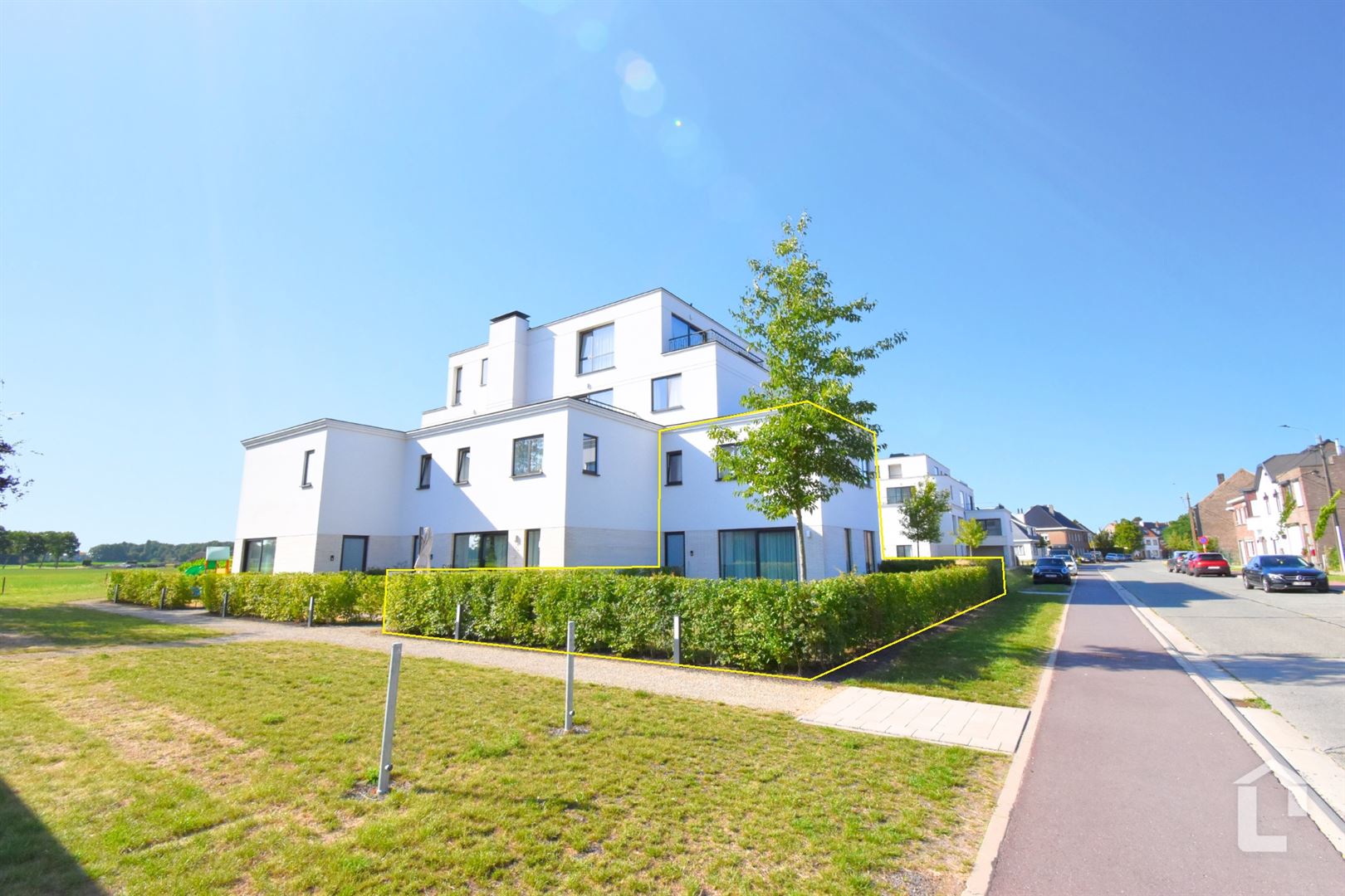 Luxueus, energiezuinig wonen met uitzicht op het groen, op een boogscheut van Gent foto {{pictureIndex}}