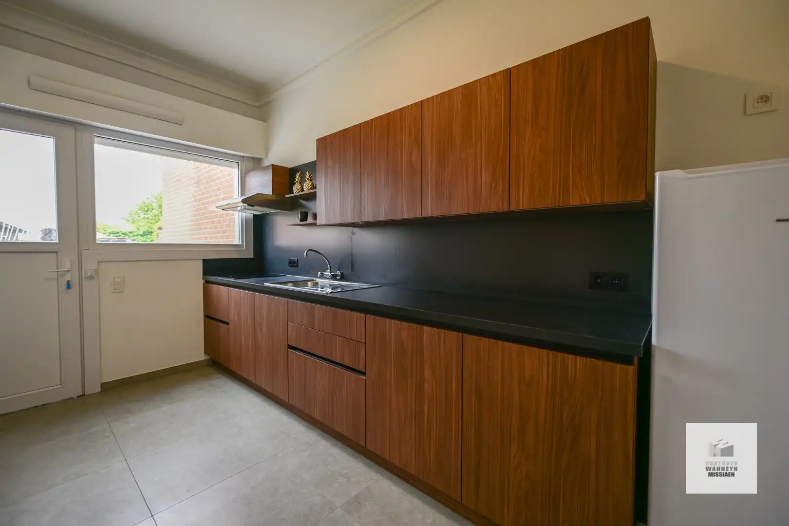 Gerenoveerde rijwoning met 3 slpk, tuin en garage in Zwevezele foto 9