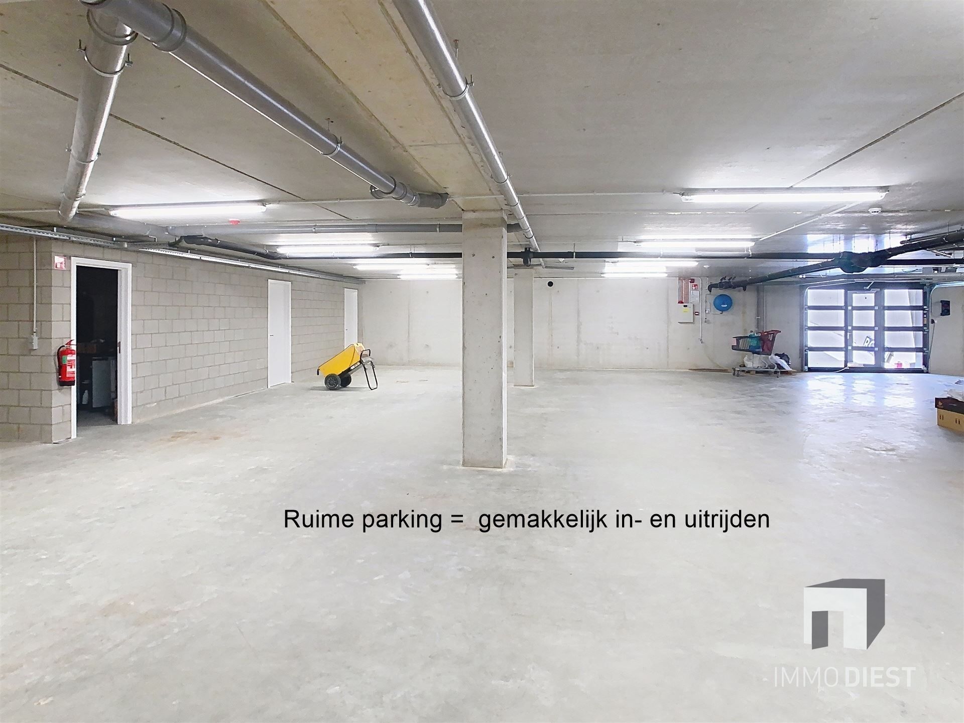 Gelijkvloers appartement met terras en tuintje foto 19