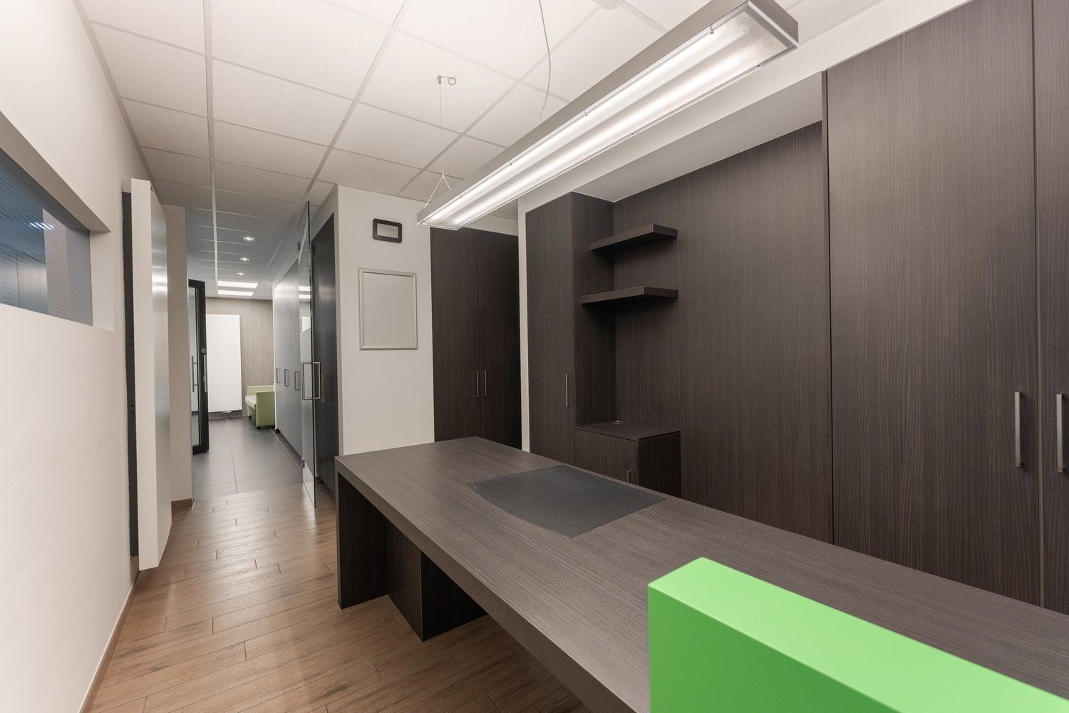 Mooi gerenoveerd handelspand pal in het centrum van Pelt met 7 parkeerplaatsen foto 15