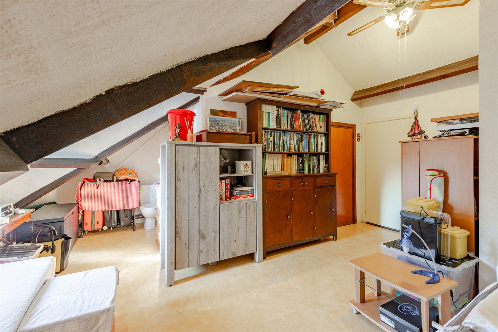 Ruime gezinswoning met vier slaapkamers te Denderleeuw foto 20