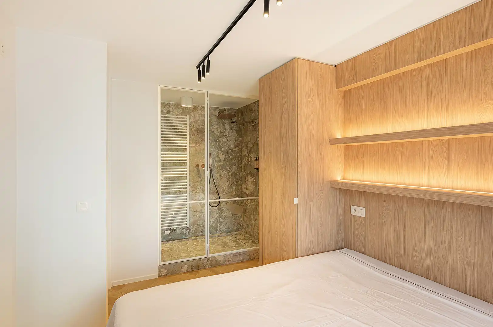 Gerenoveerd 3 slaapkamerappartement met zijdelings zeezicht. foto 16