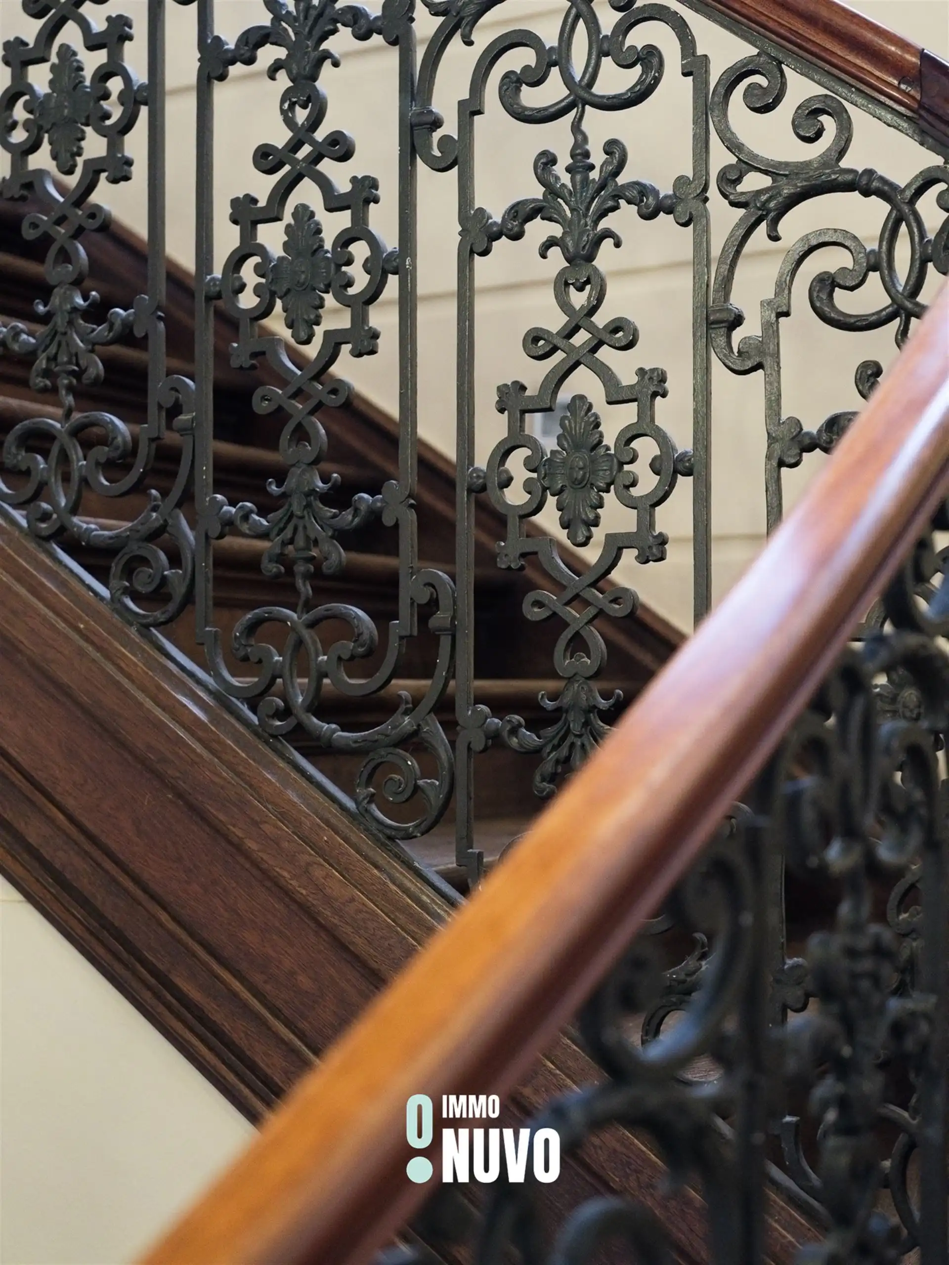 Exclusief herenhuis met handelspand op toplocatie te Aalst. foto 15