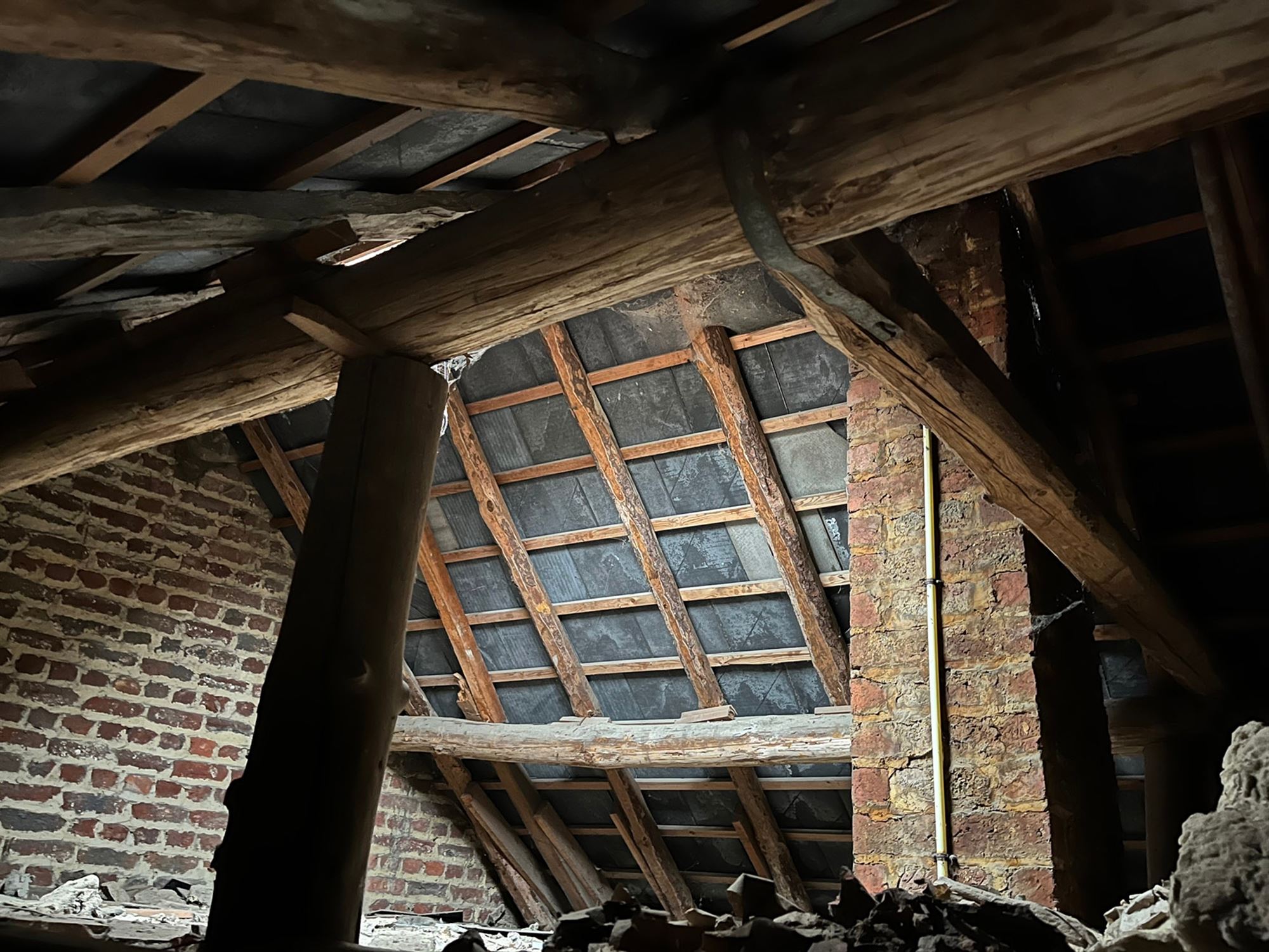 Volledig te renoveren woning met tal van mogelijkheden foto 13