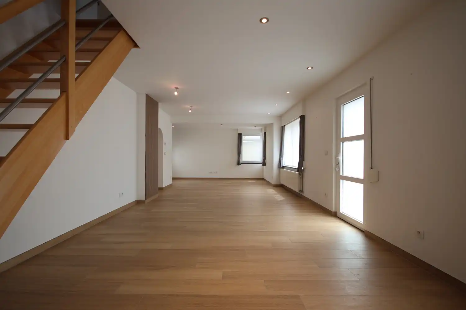 Gunstig gelegen woning met zeer veel lichtinval met minstens 2 slaapkamers foto 5