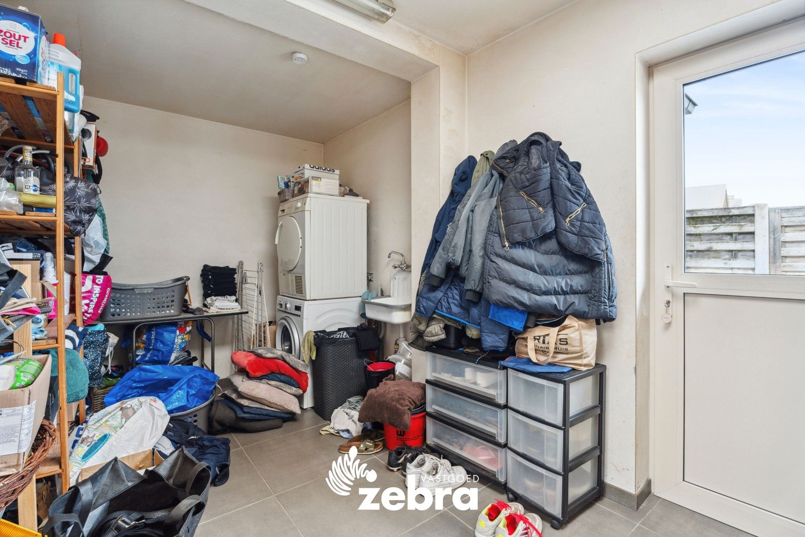 Instapklare woning met drie slaapkamers en loods op een toplocatie te Izegem! foto 12