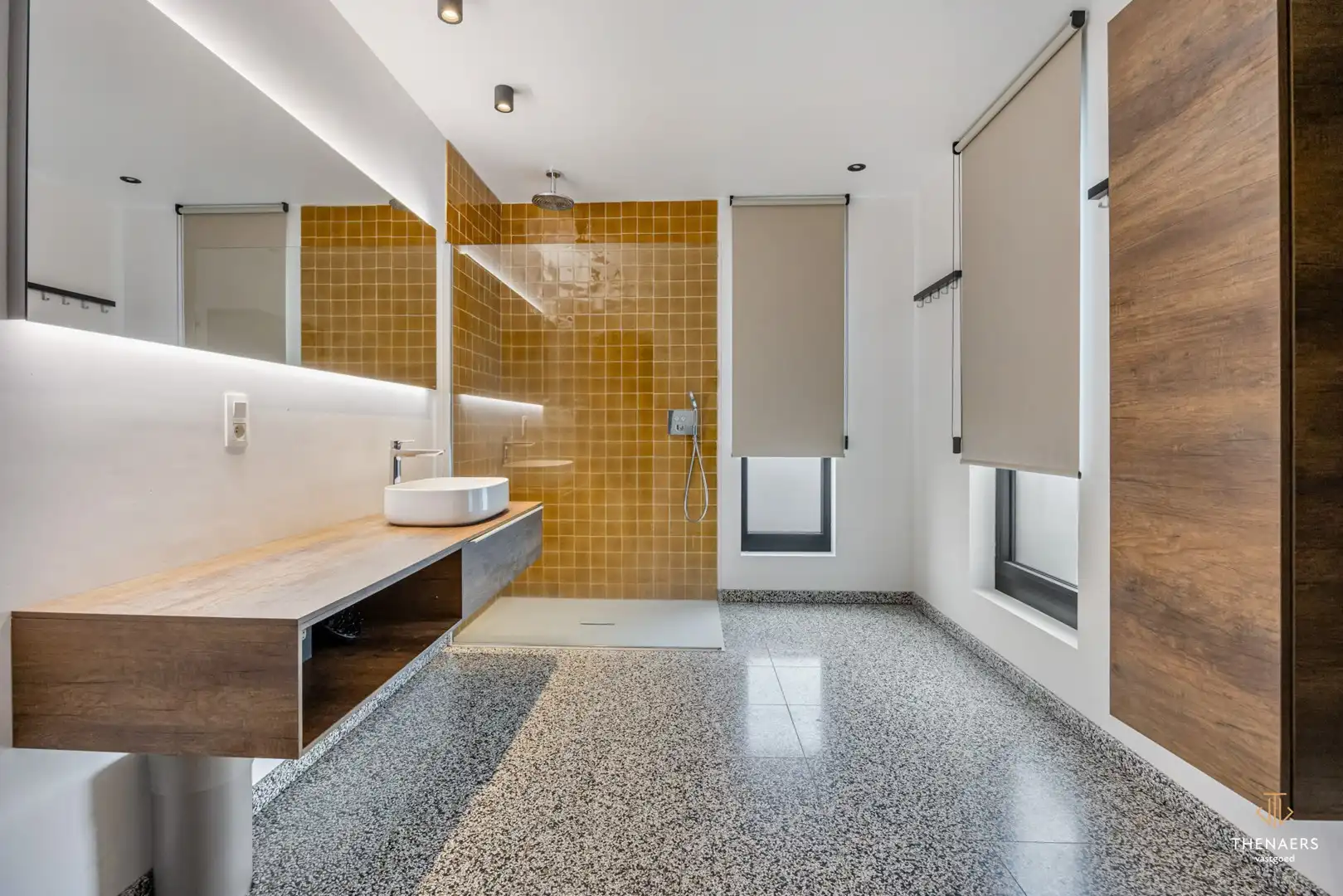 Stijlvol gerenoveerde karakterwoning nabij het centrum van Sint-Truiden. foto 24
