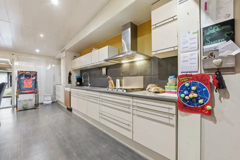 ENERGIEZUINIGE GEZINSWONING MET 3 SLKS, TERRAS EN TUIN IN TONGEREN foto 8