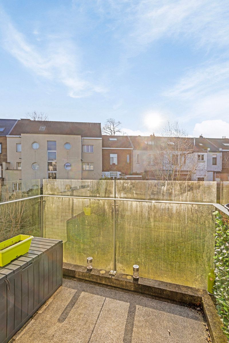 Hoekappartement met 2 slpk & 2 badk in het groen te Ukkel foto 8