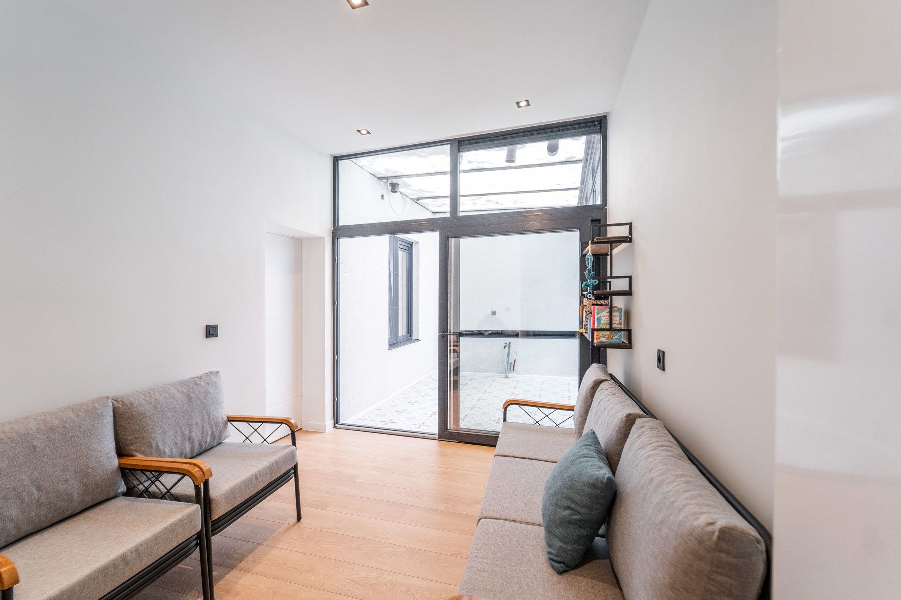 Gerenoveerd ruim gelijkvloers appartement in hartje 't Zuid foto 9