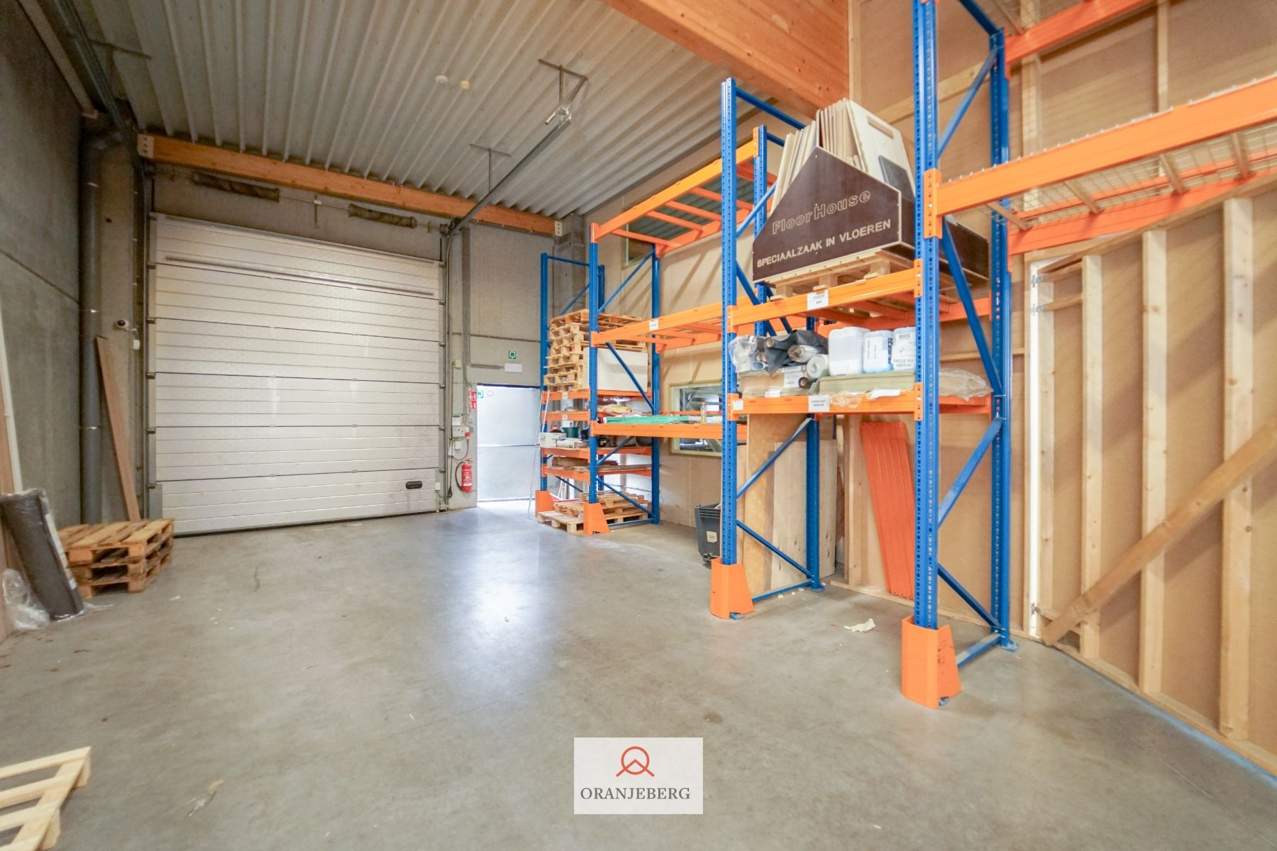 In de schaduw van de IKEA: winkel-magazijn van 750 m² +P! foto 11