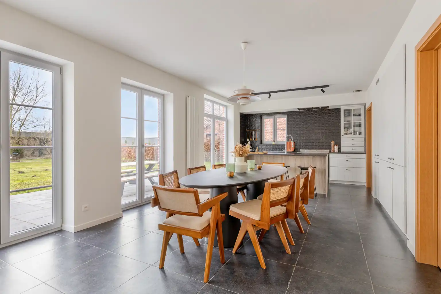 Instapklare villa op ruim perceel foto 12