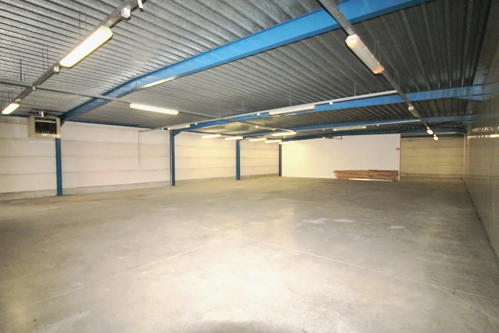 te huur Maldegem – magazijn of atelier van ca.420m². Uitstekende ligging. foto 4