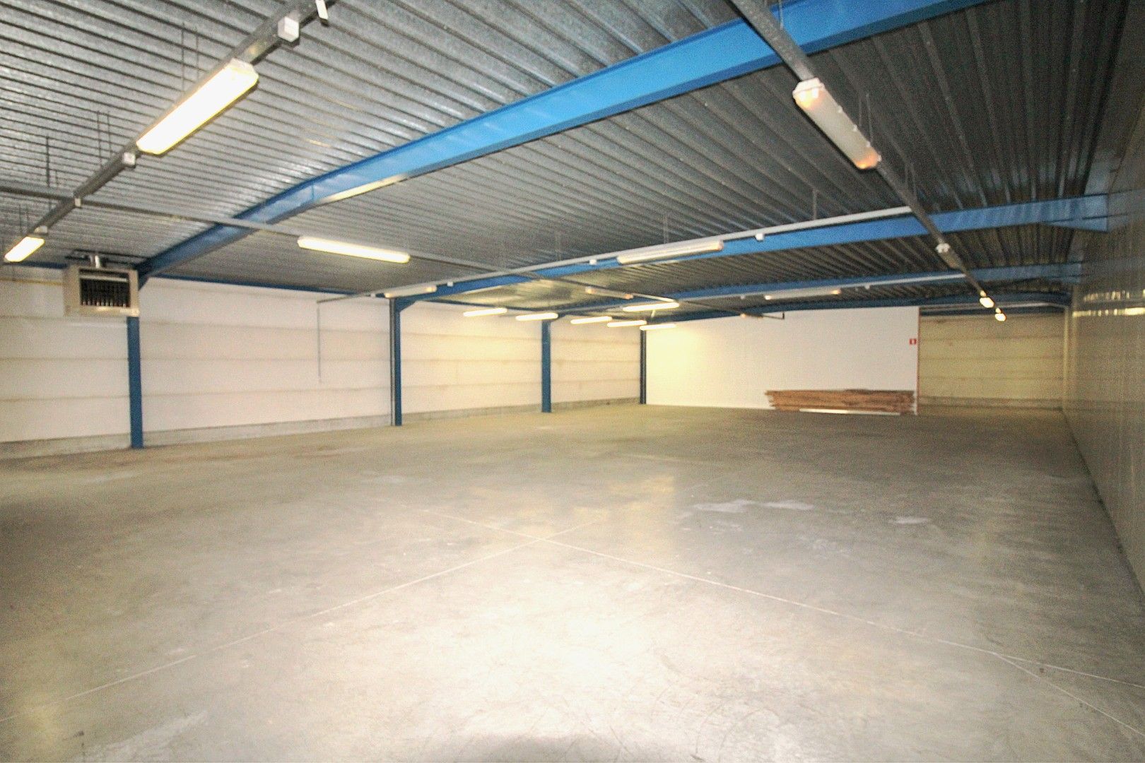 te huur Maldegem – magazijn of atelier van ca.420m². Uitstekende ligging. foto 4