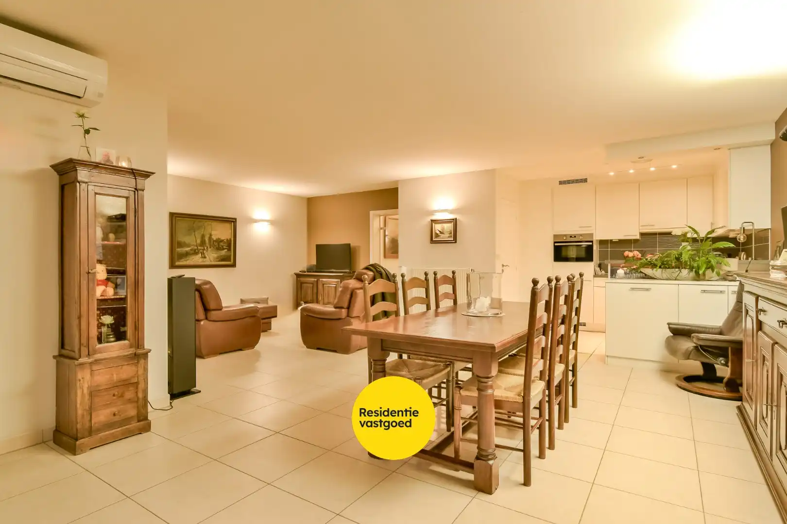 Ruime en energiezuinige gelijkvloerse appartement in het centrum van Torhout. foto 3