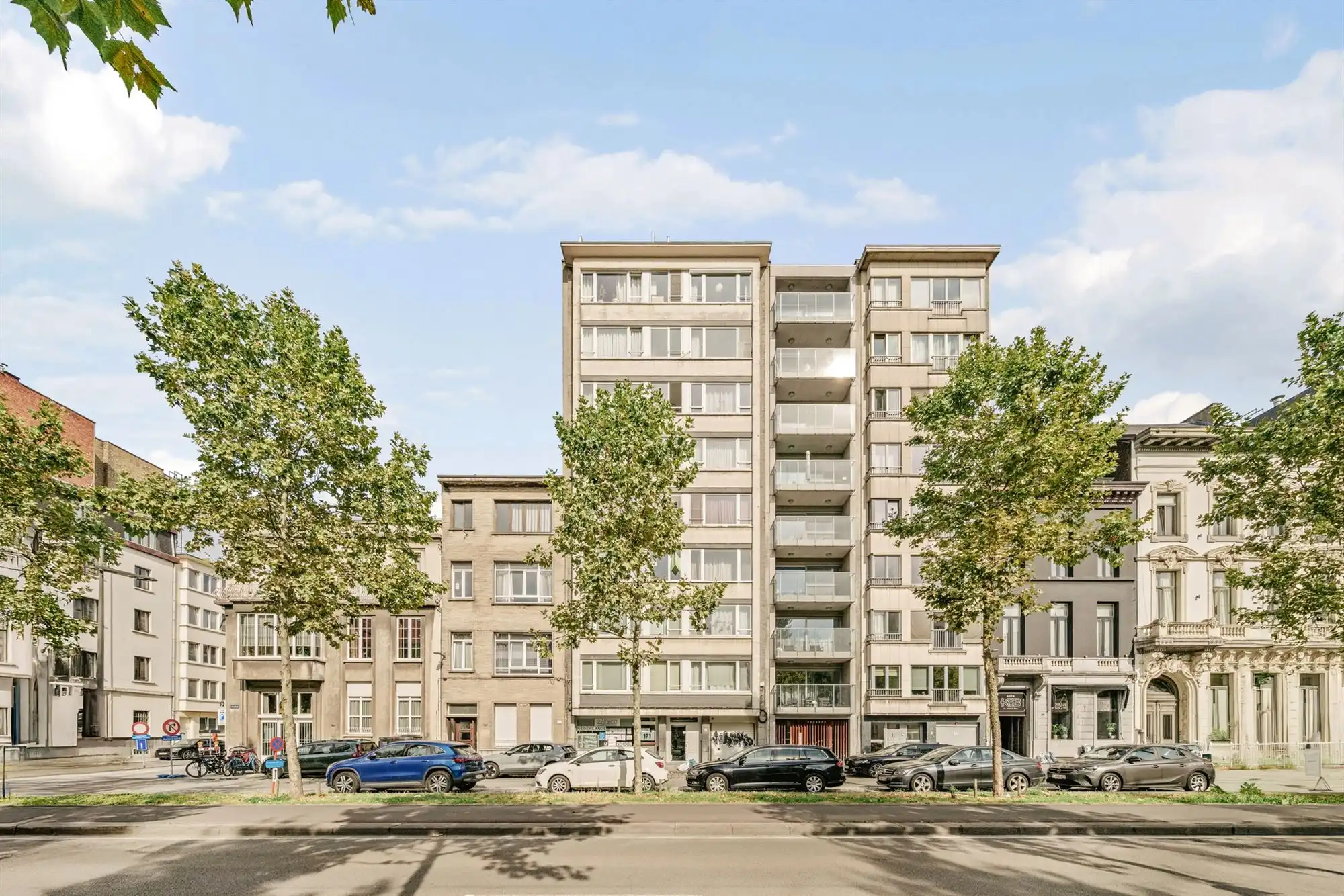 Stijlvol gerenoveerd stadsappartement met terras foto 15