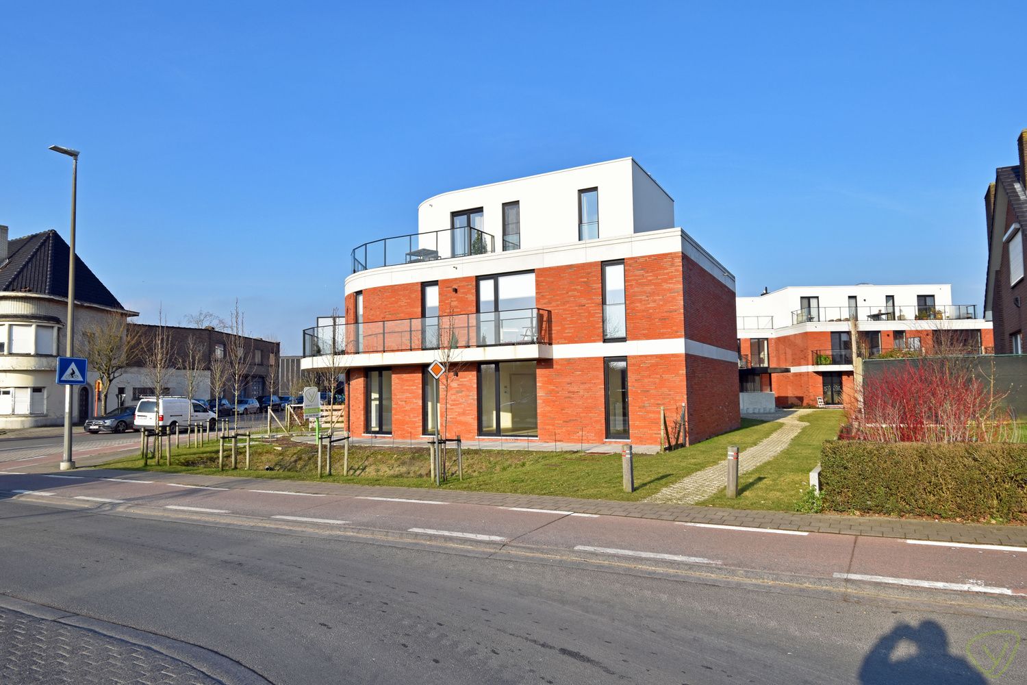 Zonnig gelijkvloers appartement te huur met centrale ligging! foto 18