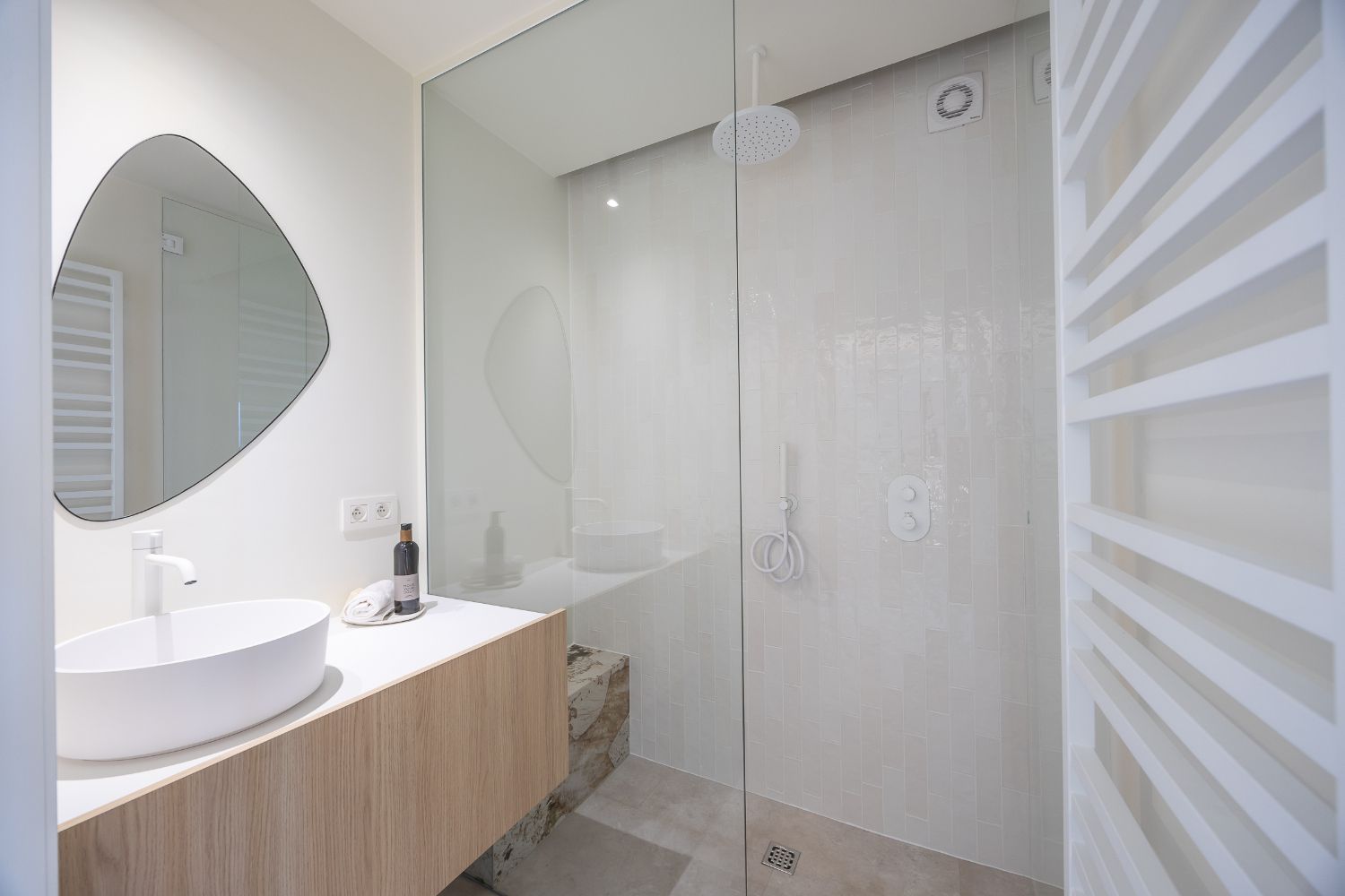 Luxueus 2 slaapkamer-appartement met frontaal zeezicht! foto 30
