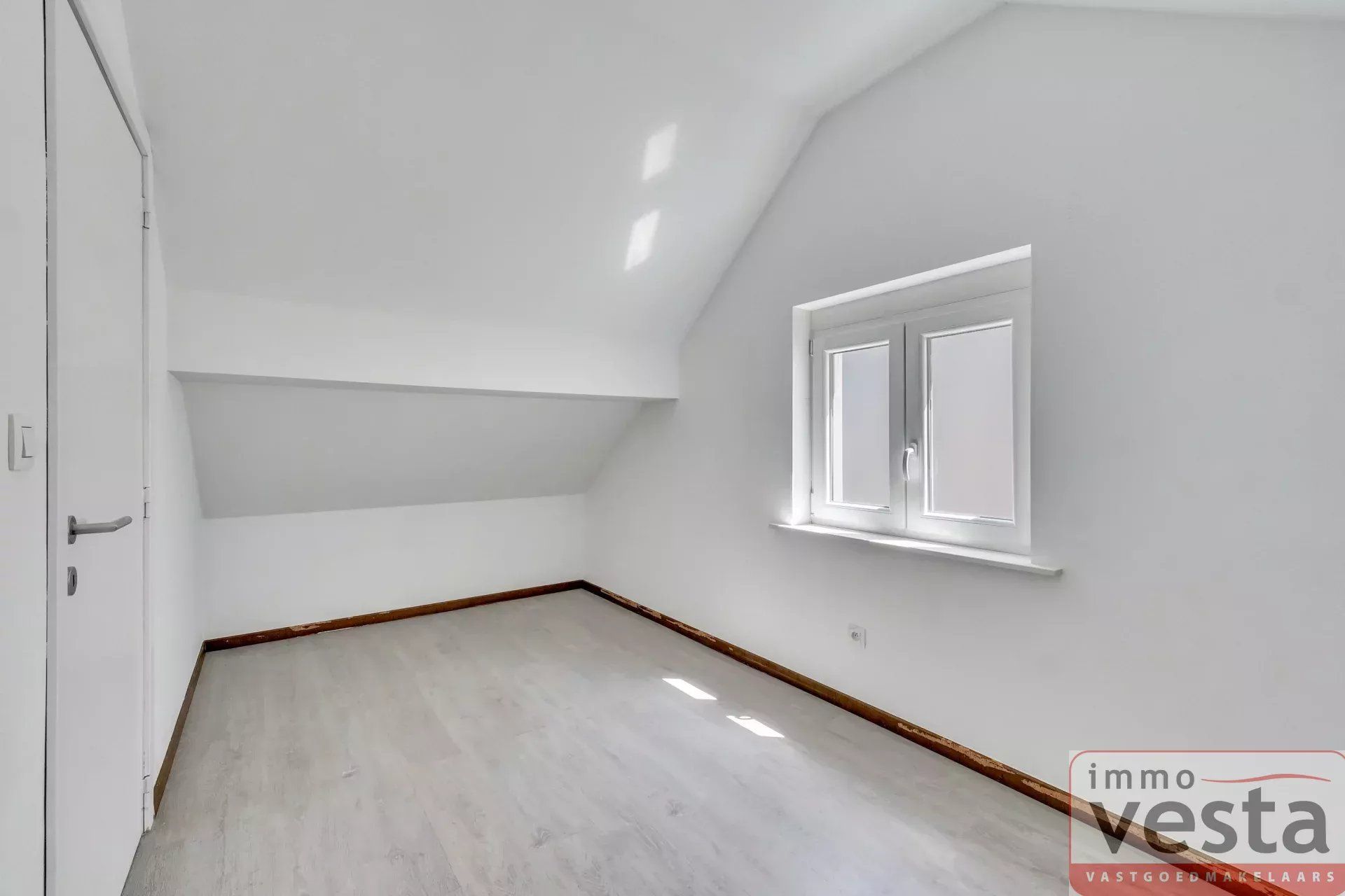 Gerenoveerde woning aan de stadsrand foto 12