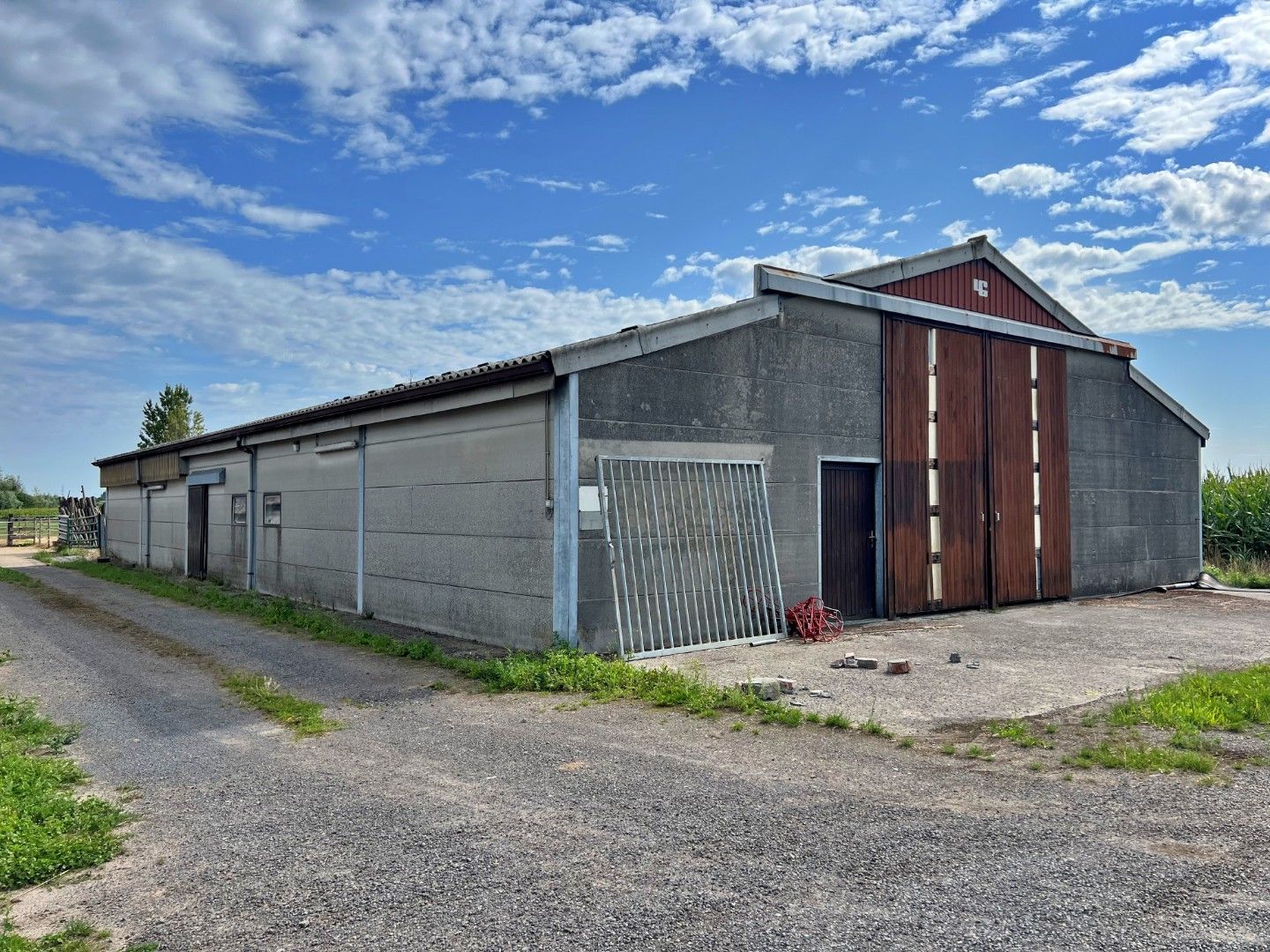 🏡 Te huur: Schuur/Stal/Opslagplaats – 365 m² – Lievegem + optioneel weide van circa 1 hectare groot foto {{pictureIndex}}