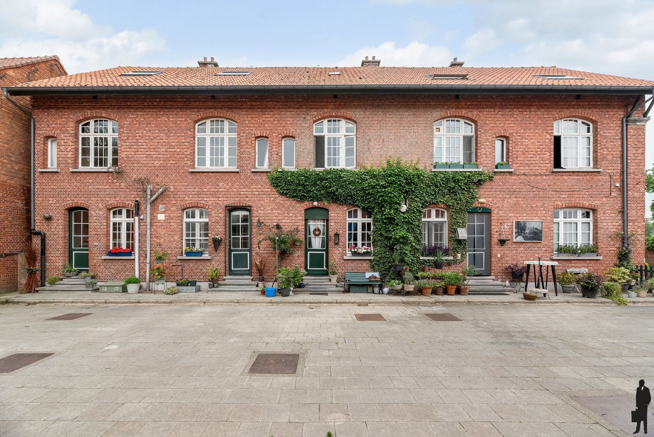 Hoofdfoto van de publicatie: 5 woningen gelegen in de oude Rijkswachtkazerne op ca. 1520m² te Meerle!