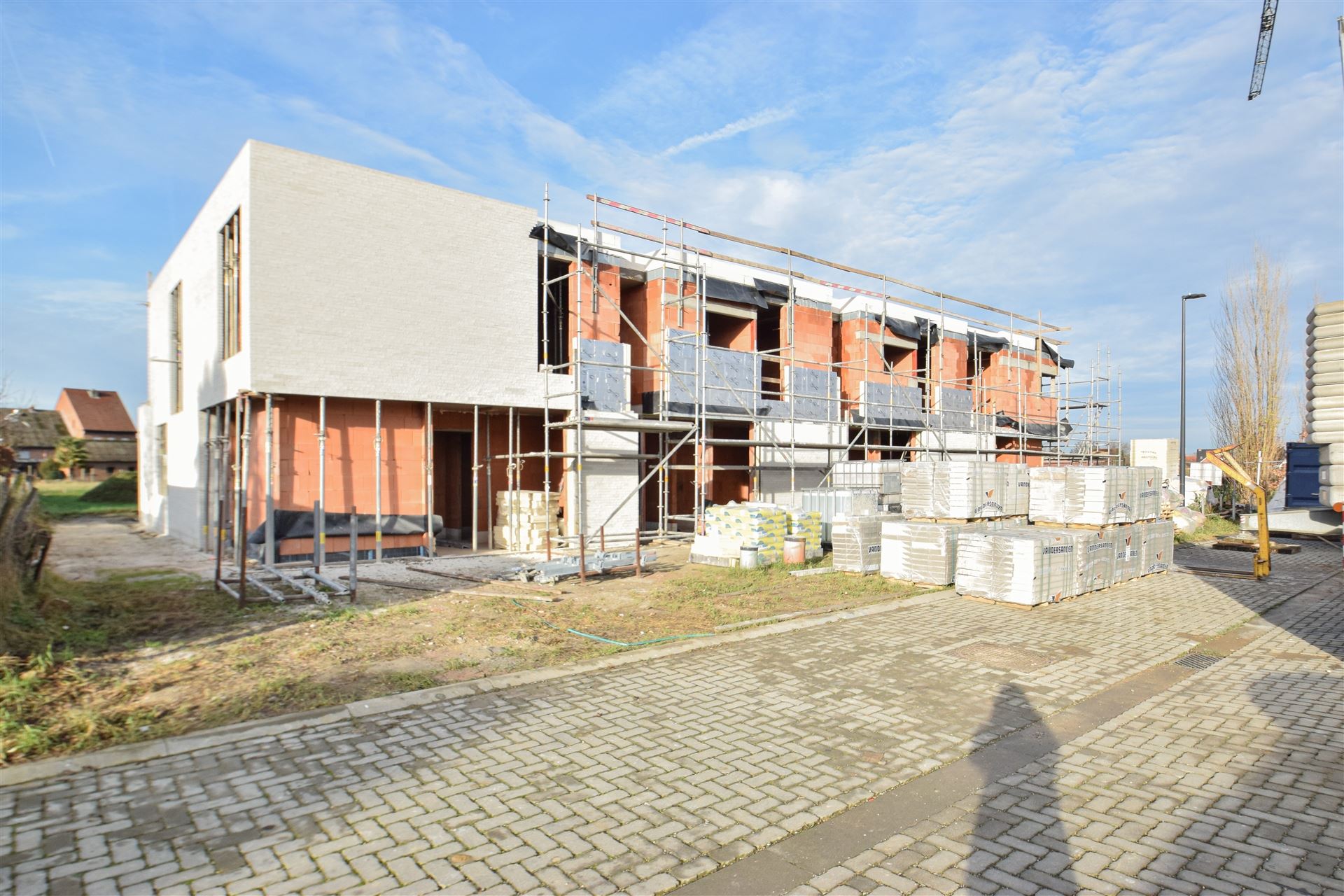 Nieuwbouwwoning met tuin & parking in een doodlopende straat foto 2