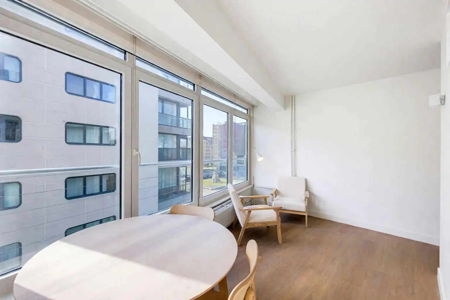 Instapklaar appartement te koop aan het Heldenplein te Heist foto 4