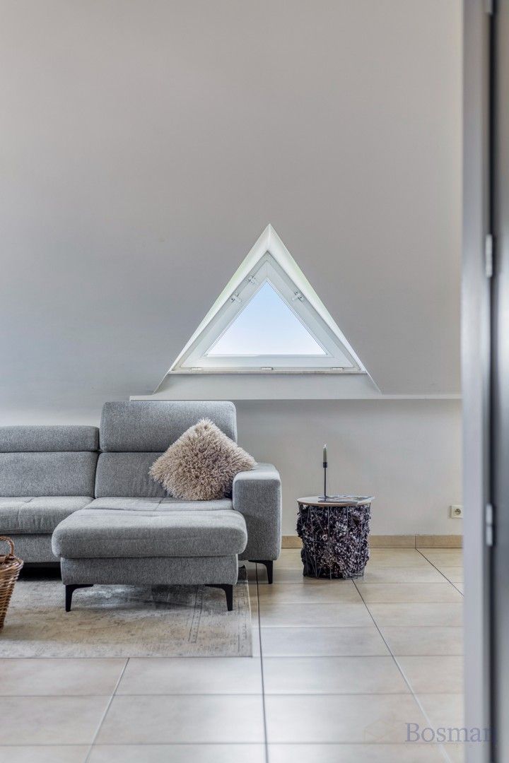 Zeer ruim appartement te koop in Geel foto 6