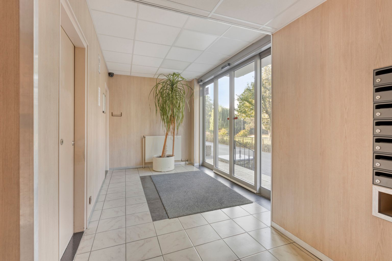 Instapklaar 2-slaapkamerappartement te Brussel foto 11