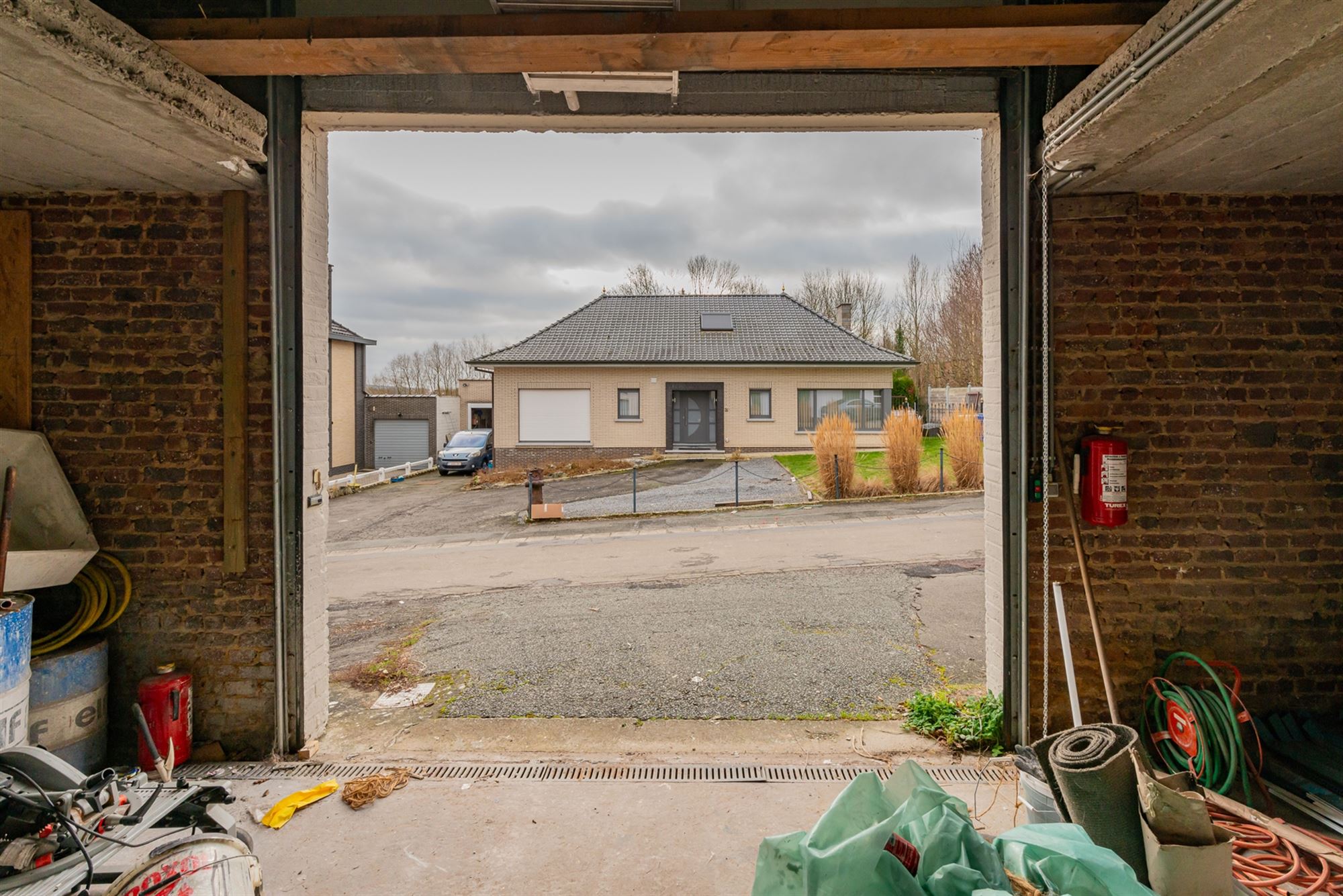 Deels in te richten appartement met groot atelier foto 22