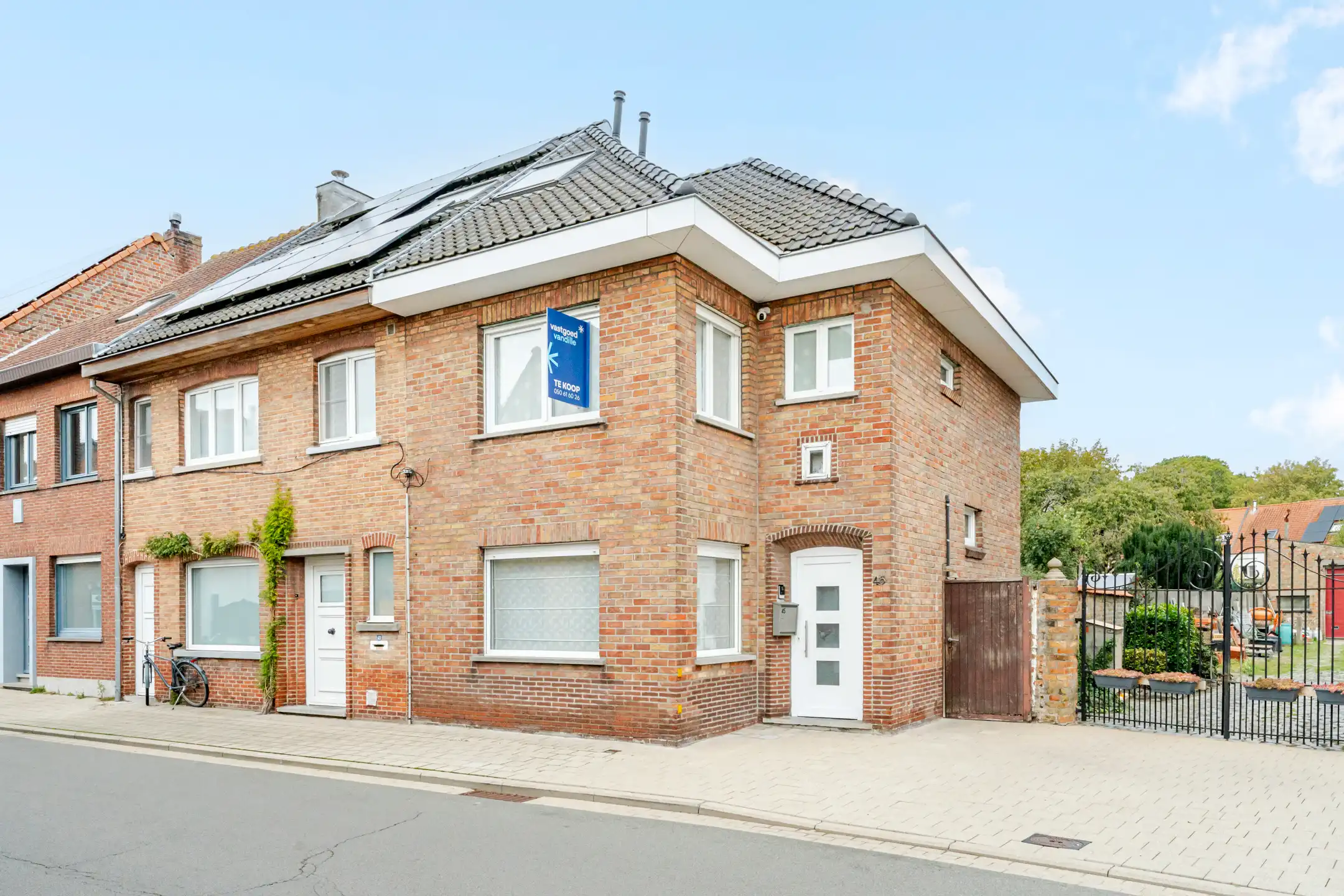 Halfopen bebouwing met 3 slpks en ruime tuin te Assebroek foto 3