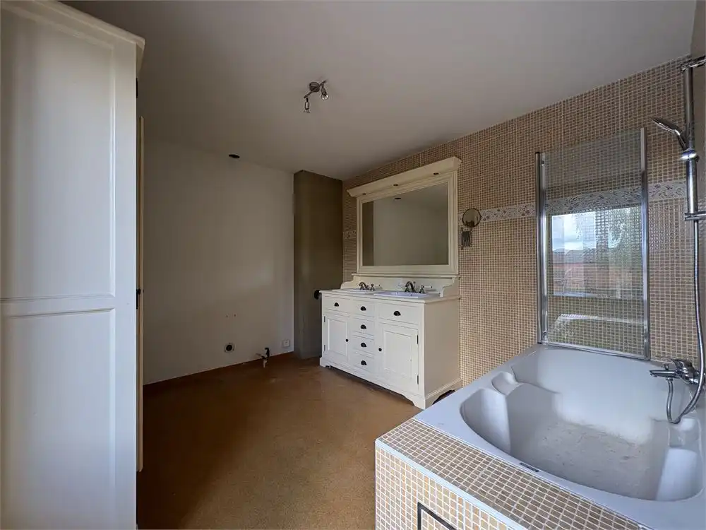 Lichtrijke gezinswoning met 4 slaapkamers + garage foto 15